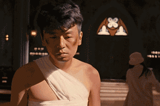 这个红着眼眶,想回头又强忍装没事的表情,可以说是很让人心疼了.