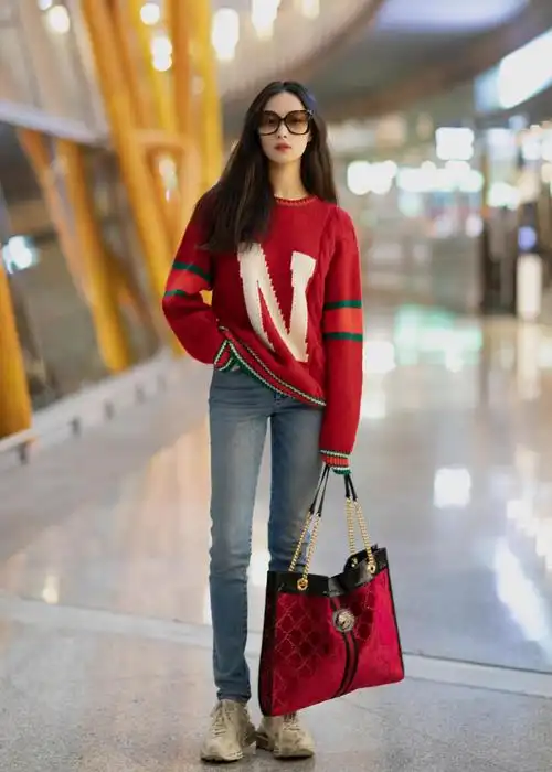 行走的衣架子倪妮,红白两色清新亮丽搭配,理想女友穿搭没错了!