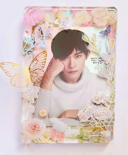 易烊千玺代言瑞幸咖啡##瑞幸易烊千玺小卡