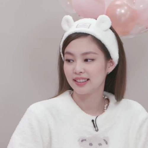 jennie 今天看综艺的时候自截的实在是太可爱了