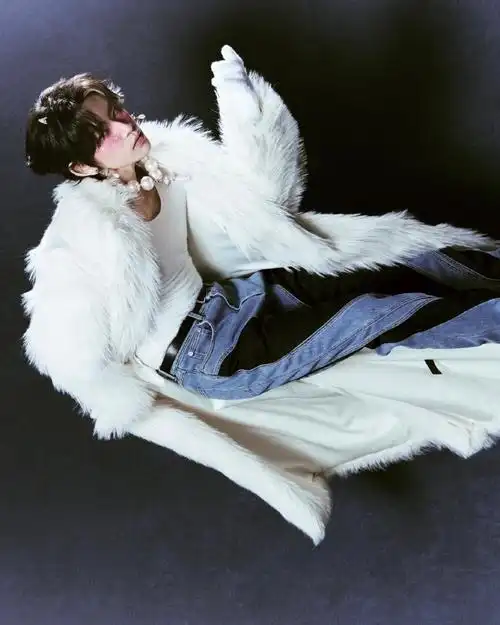 小鬼王琳凯超话#小鬼脸红星星妆#@小鬼-王琳凯贵阳音乐节出发图请查收