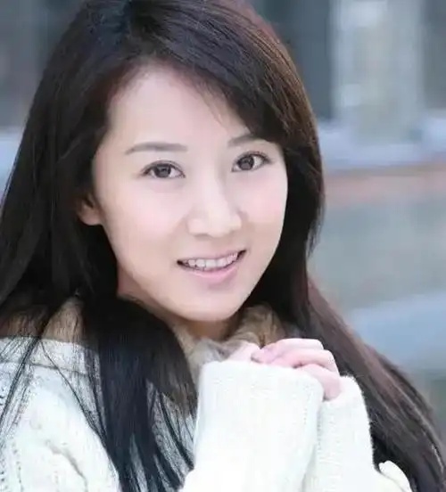 李念晒怼脸高清照,怀孕三胎后样貌变化大,被说下巴鼻子多处整容