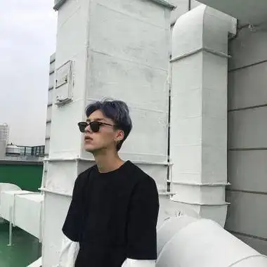 qq头像男生高冷帅气黑白图片2021心中想的盼的望的都是你