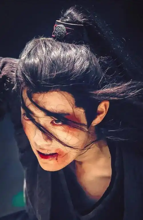 成毅越惨越爱,王佑硕帅倒一大片,肖战的战损妆最惊艳_魏无羡_眼神_谷