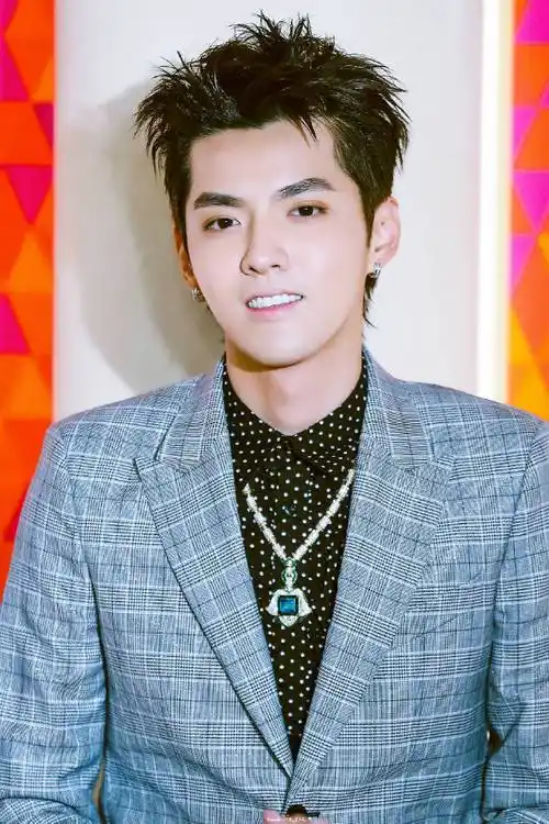 吴亦凡&bvlgari总能产生奇妙化学反应,相信未来一定