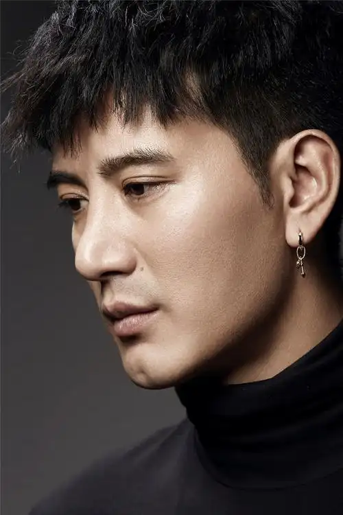 蒲巴甲深情大片曝光 演绎含情脉脉鲜肉硬汉