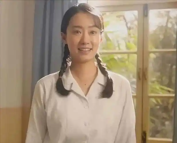 张小斐,毕业于北京电影学院,同班同学有杨幂,袁姗姗等众多明星.