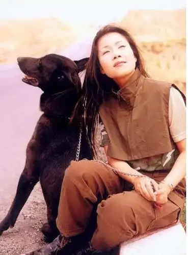 50岁田震近照曝光 满头白发容颜憔悴(图)