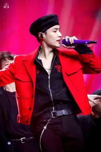 梦不落雨林 戴贝雷帽的张艺兴