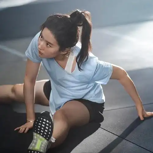 有一种"模特"叫刘亦菲,穿运动装拍照,同一套衣服凹出两种气质