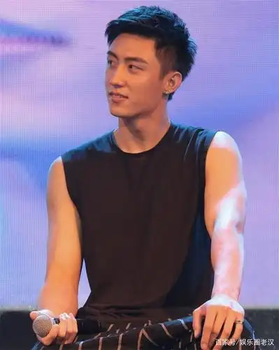 黄景瑜宅在家体重增长10公斤,为了新剧也是拼命了!真的很敬业!