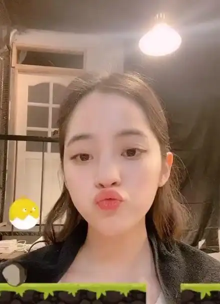 欧阳娜娜嘟嘟嘴好可爱呀