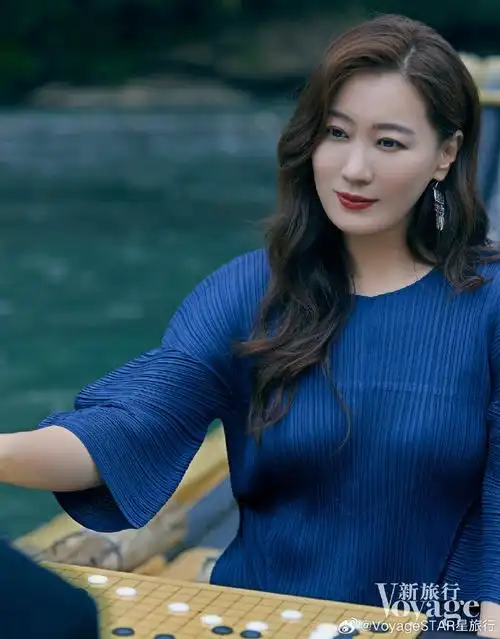 新旅行封面谭晶