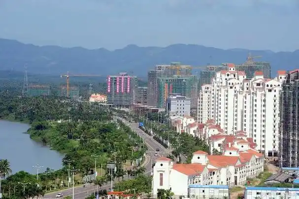 四会市是广东省肇庆市下辖的一个县级市,位于广东省中部偏西地区.