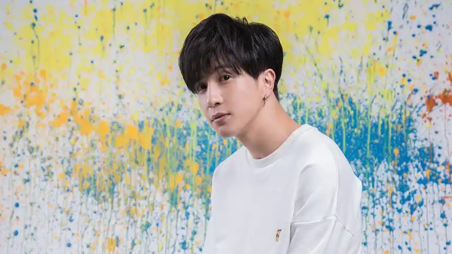 薛之谦帅气广告写真图片桌面壁纸