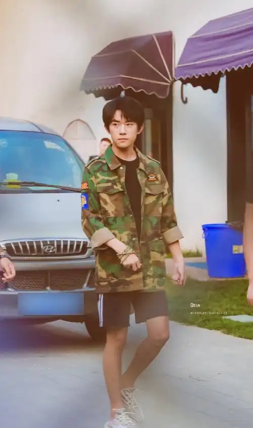 易烊千玺超话  2017 /0701 /170701  上下班  青苹果之味  #易烊千玺