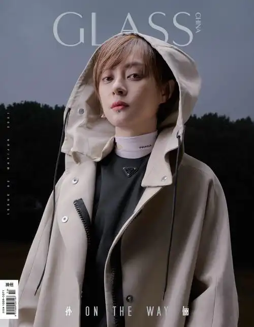 孙俪初夏大片雨中绽放尽显温润活泼