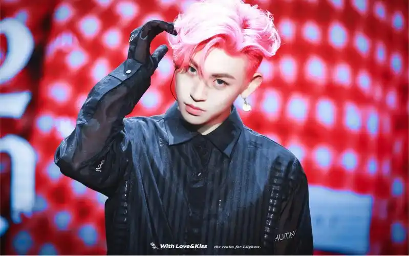 小鬼王琳凯0504成都个人音乐会新歌首唱《原来》