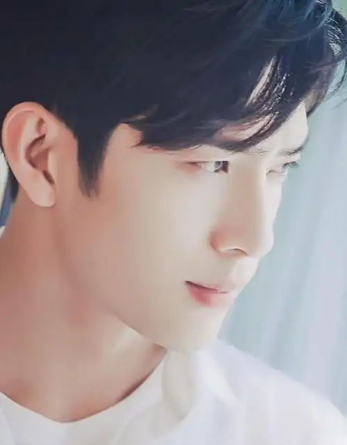 井柏然冲上热搜,"男女通吃",诈骗上亿,网友:知人知面不知心