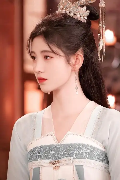 鞠婧祎新古装公主造型美得不可方物