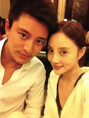 李小璐,贾乃亮亲密合照