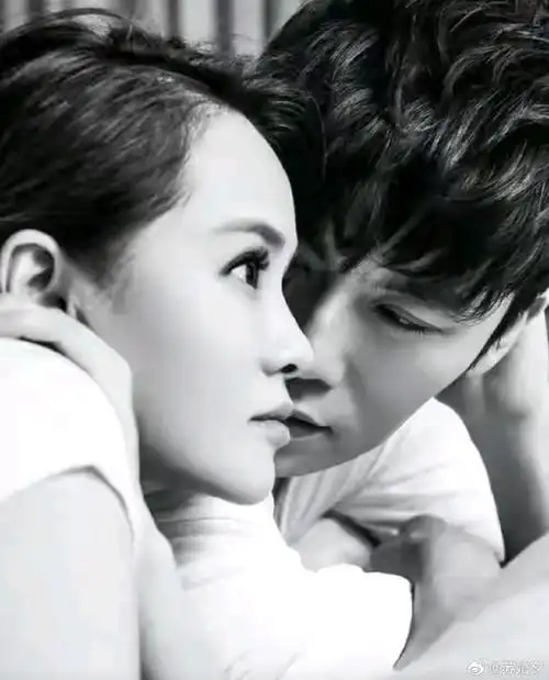 看秦昊看伊能静的眼神