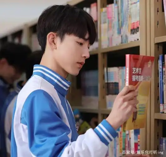 组图:郭俊辰解锁摩托车技能