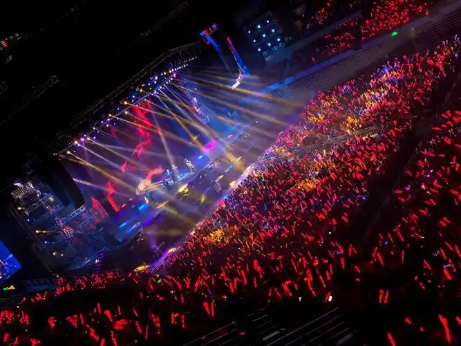 有谁去现场看过潘玮柏2015年小巨蛋演唱会,我看了b站视频,今年想去现