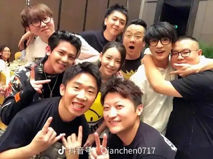 彼此的光荣……#薛之谦#无限歌谣季#综艺#合照 - 抖音