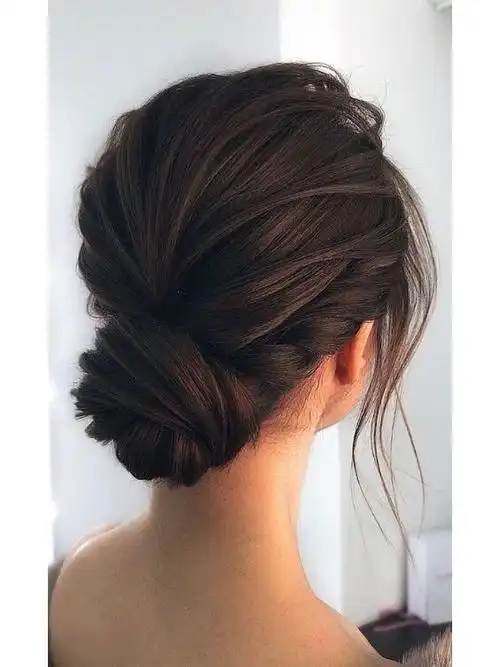 百看不腻的低盘发新娘造型简单利落的低盘发造型温婉优雅,气质满满