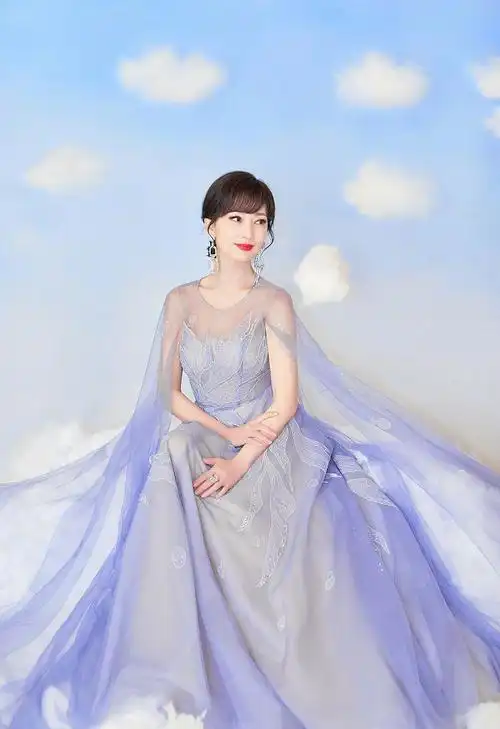 赵雅芝侧脸容颜姣好.赵雅芝甜美十足.赵雅芝礼服华丽.赵雅芝仙气十足.