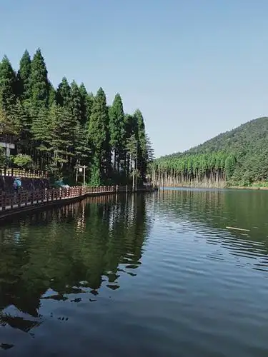 明月山顶月亮湖,明月山脚下的农家乐!