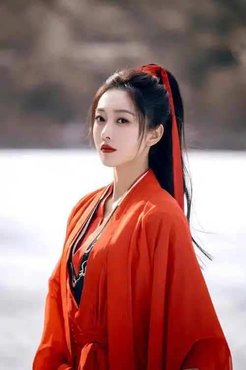 女星宣璐女侠装写真衣袂飘飘飒爽英姿