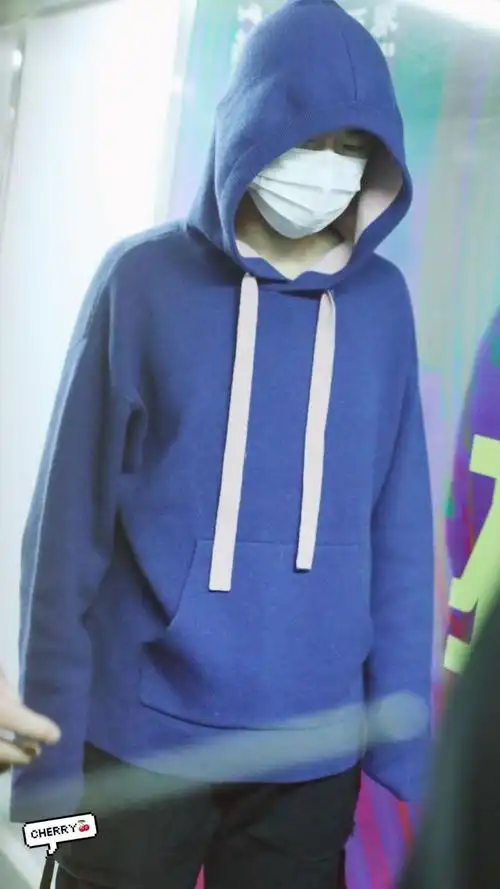 易烊千玺卫衣系列一则分享 五颜六色真像天线宝宝