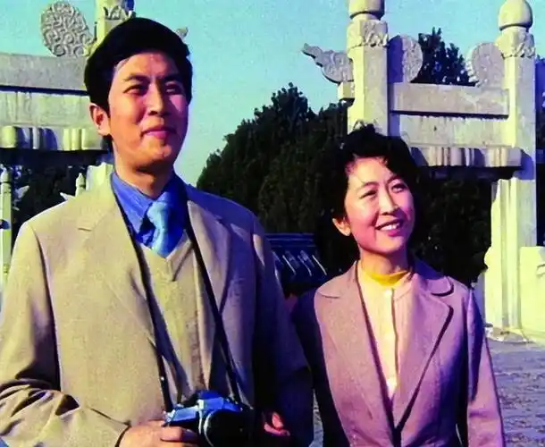 唐国强前妻这一闹让唐国强感觉失了面子与妻子孙涛吵了一架,加速了