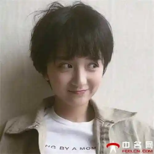 女生短发发型学生高中年度感不想回去吗