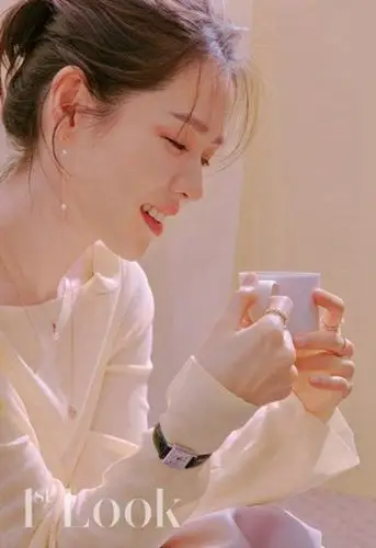 看灿烈王嘉尔韩佳人孙艺珍等人气韩星展现完美"侧颜杀"【组图】--韩国