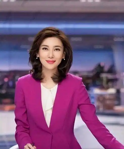 电视第一个戴耳环的女主播,在那个年代真的很大胆了_徐俐_新闻_国际