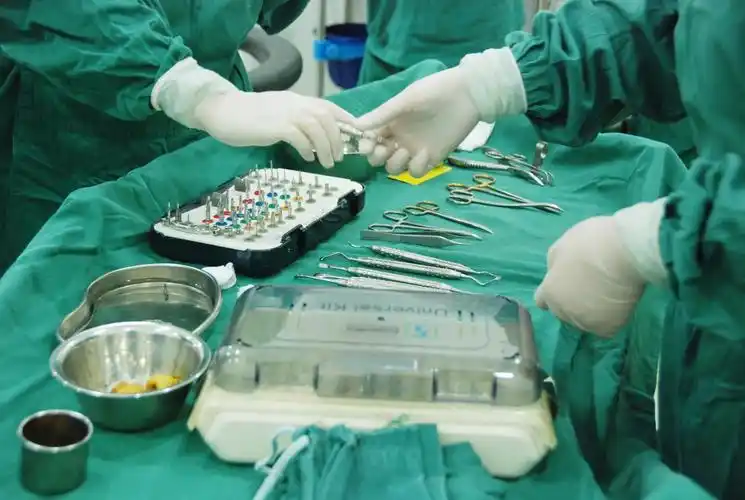 7分钟完成一台种植牙手术了解一下