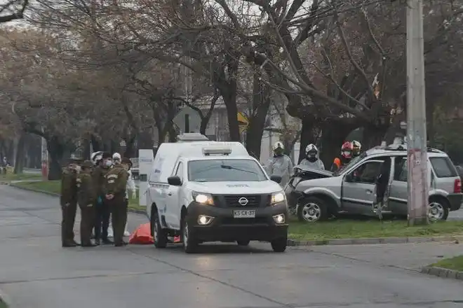 智利首都一晚三起抢劫案 致两名歹徒死亡 四名警员受伤|警车_网易订阅