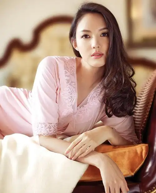 张梓琳 eilin zhang的图片