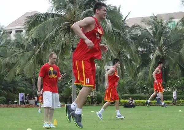 朱芳雨抽烟喝酒打架游戏烫头,照样完爆对手拿一万分,你怎么看?