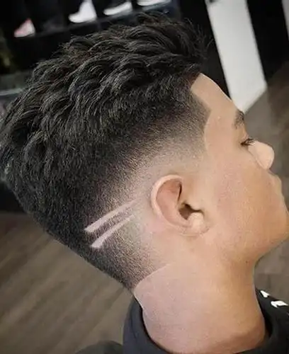 现在的理发师不容易,没点画画功底都不敢剪男士发型了