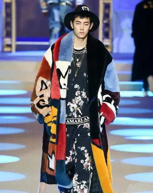 同样93年的纪凌尘张彬彬米兰同台走秀网友纪凌尘实打实的帅