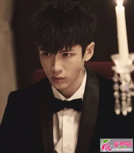 男生碎刘海减龄萌萌哒