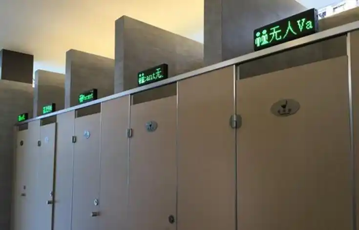 上周,上海首座无性别公共厕所正式投入使用,这一创新举措也引来各方