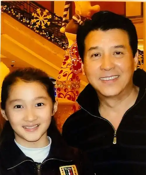 关晓彤和奥运健儿合照倍儿精神谈一谈鹿晗和关晓彤的恋情