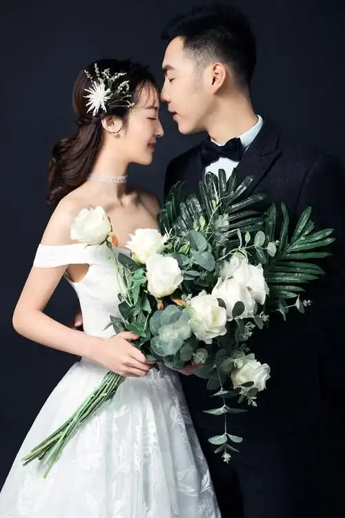 婚纱摄影哪家强?探店一见倾心体验报告(内含真人出镜!