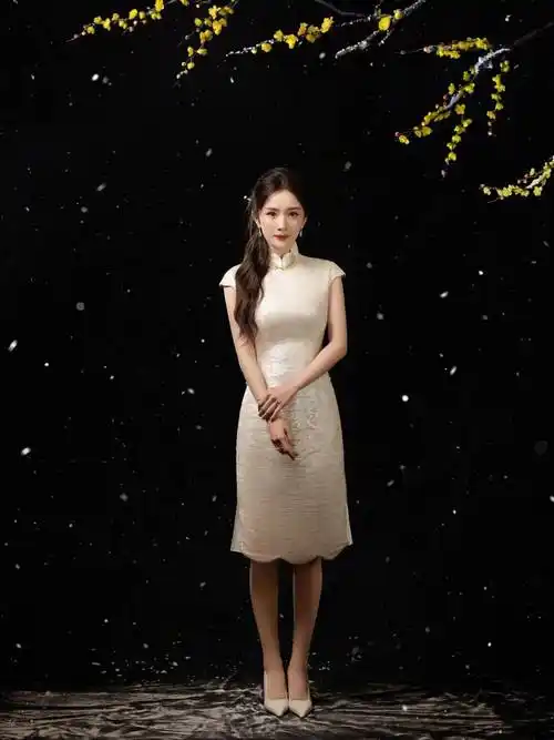 有一种惊艳叫"杨幂穿旗袍",虽毫无曲线可言,却穿出了万种风情