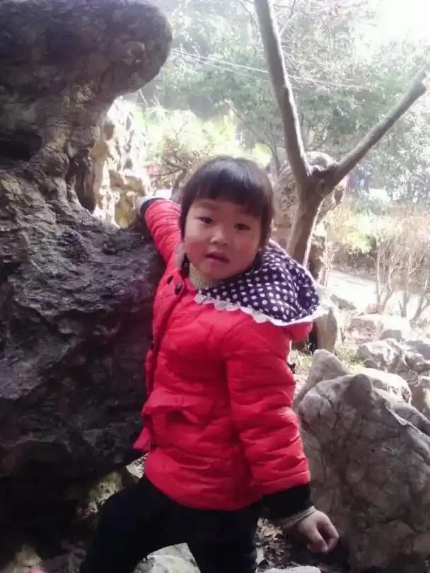 看看这些照片眼泪不经意的流了出来,从小到大自己一个人付出太多 - 抖